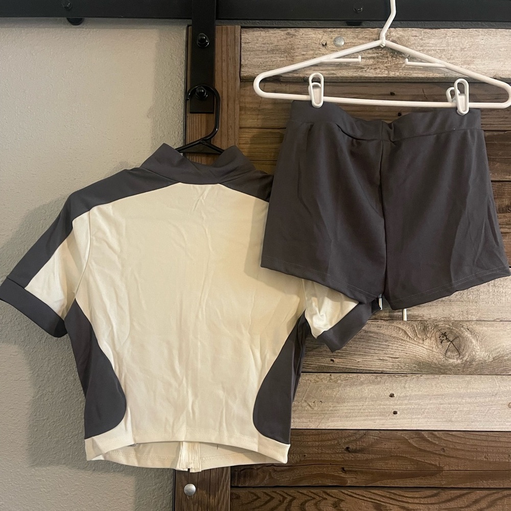 Black and Cream Athletic Set - Picture 4 of 8